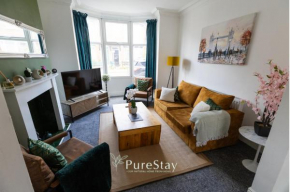 Charming House in Darlington with Parking Sleeps 9 by PureStay